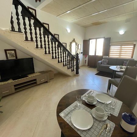 Alina Boutique Living Bed and Breakfast Victoria Εξωτερικό φωτογραφία