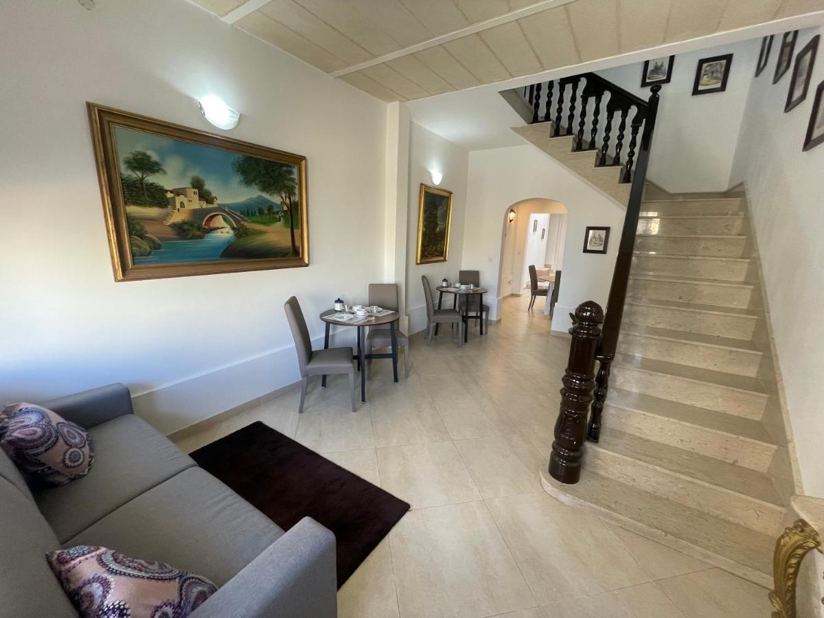 Alina Boutique Living Bed and Breakfast Victoria Εξωτερικό φωτογραφία